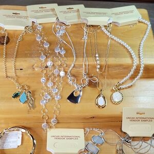 Kohl's 8 Piece NWT Wholesale Department Store Costume Jewelry Liquidation Lot